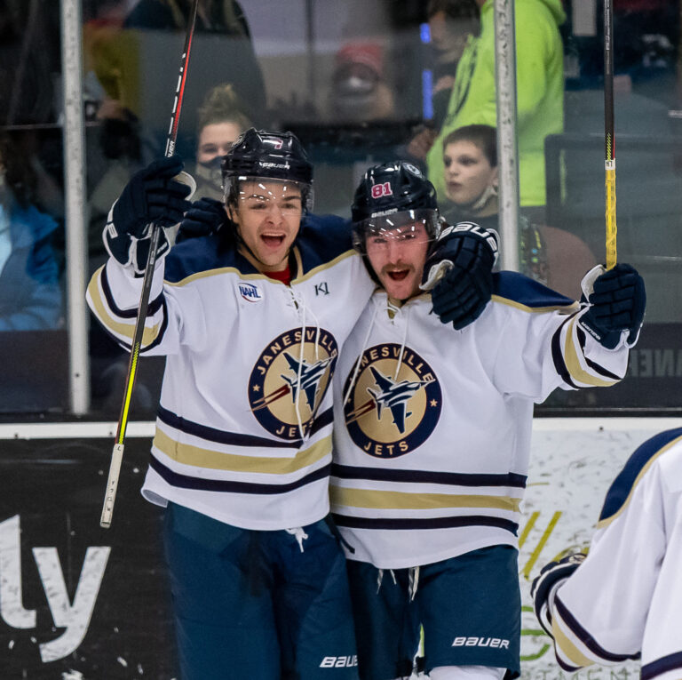 Battle of Wisconsin Begins for Jets, Steel This Weekend