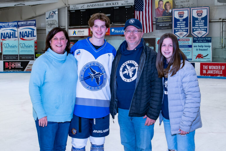 Jets Teaming Up with Mercyhealth to Stick it to Cancer