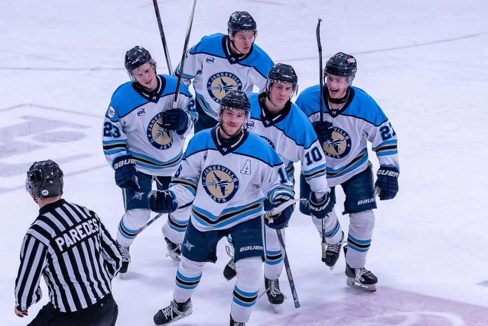 5 jets celebrating